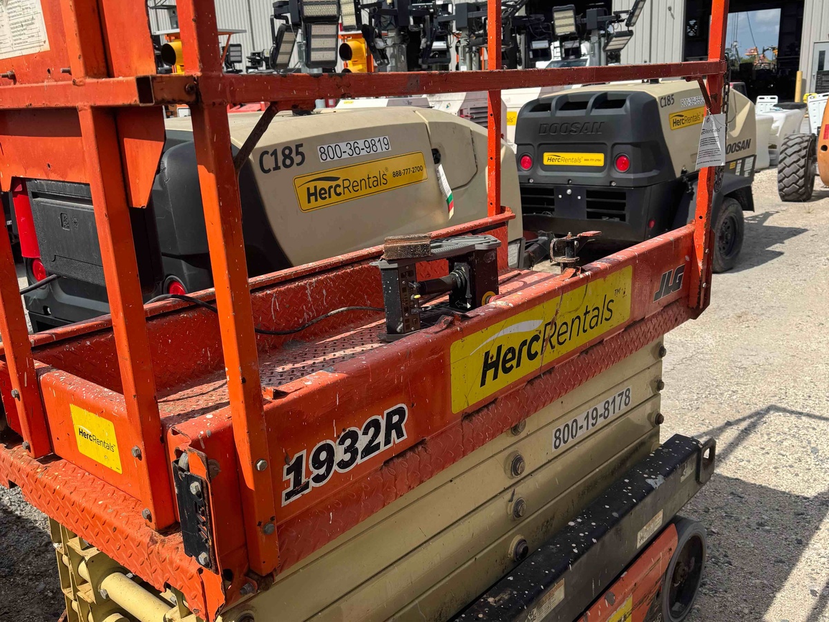 2018 JLG 1932R-2