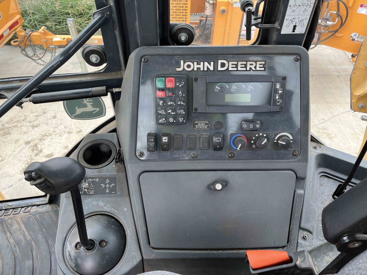 2017 John Deere 410L-7