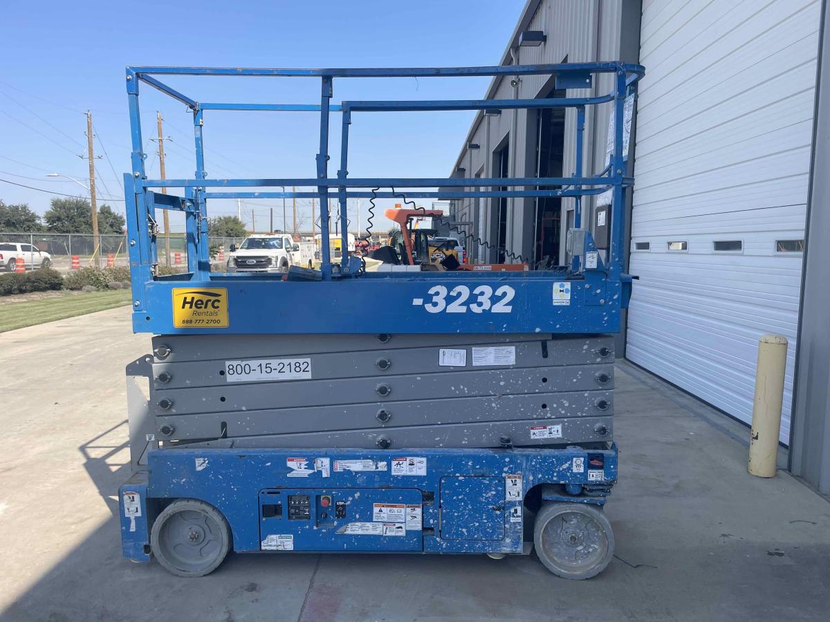 2017 Genie GS-3232