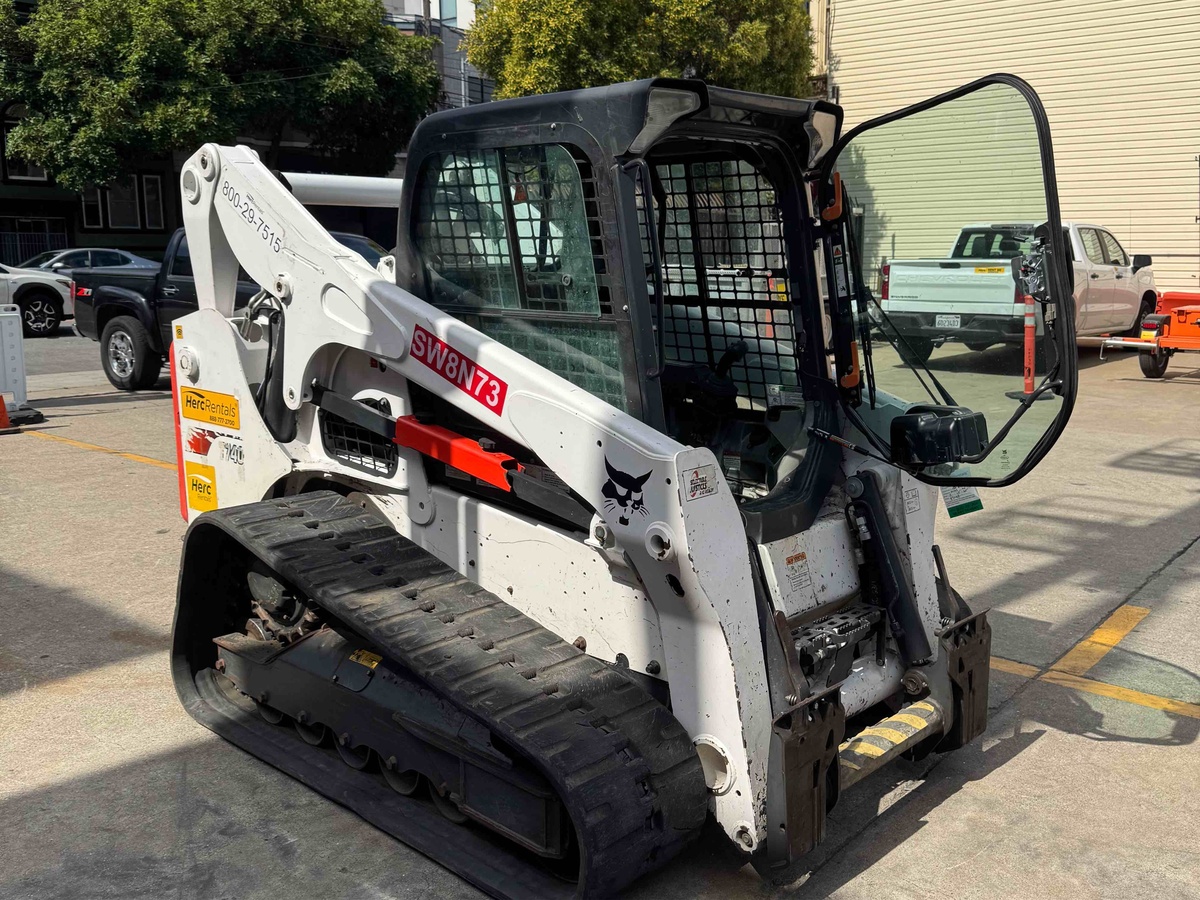 2021 Bobcat T740-4