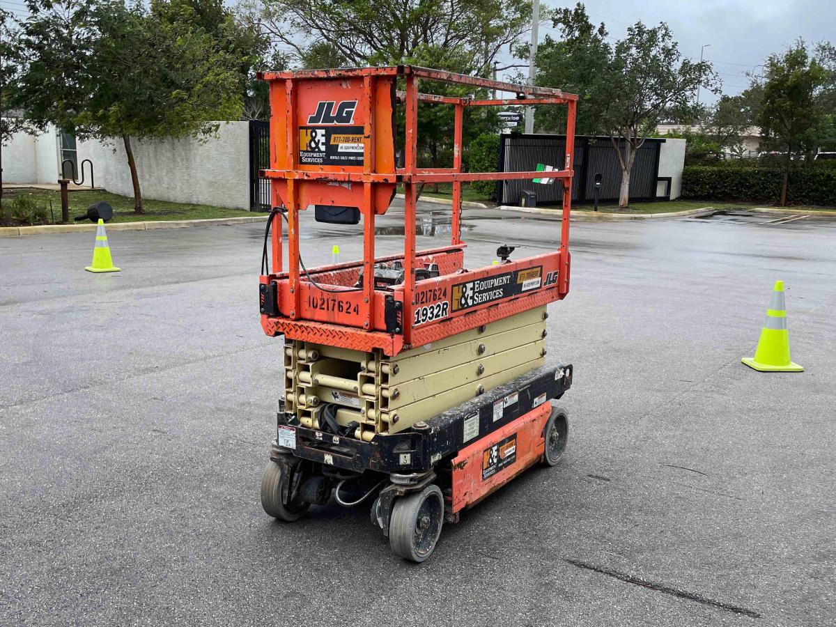 2017 JLG 1932R