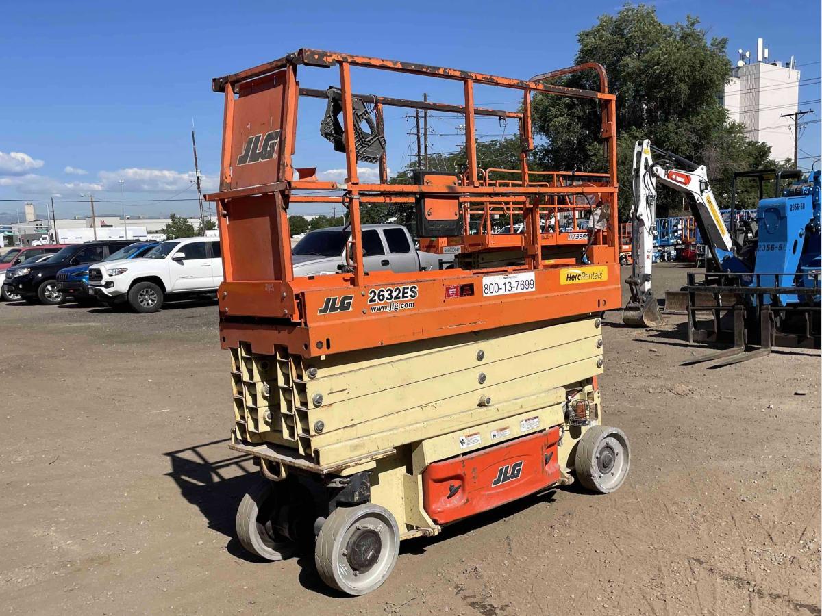 2017 JLG 2632ES