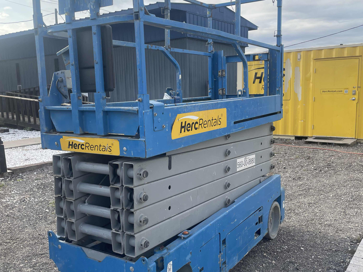 2017 Genie GS-3232-5