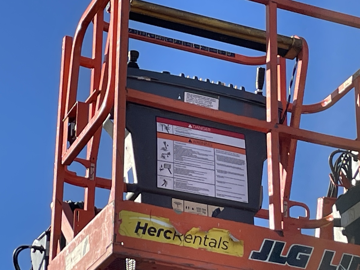 2017 JLG E300AJP-6