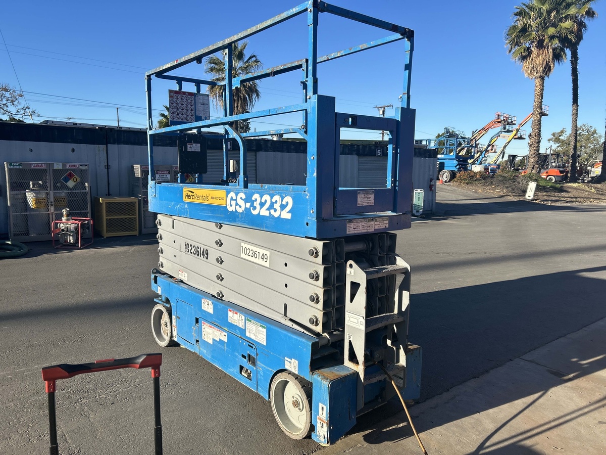 2018 Genie GS-3232