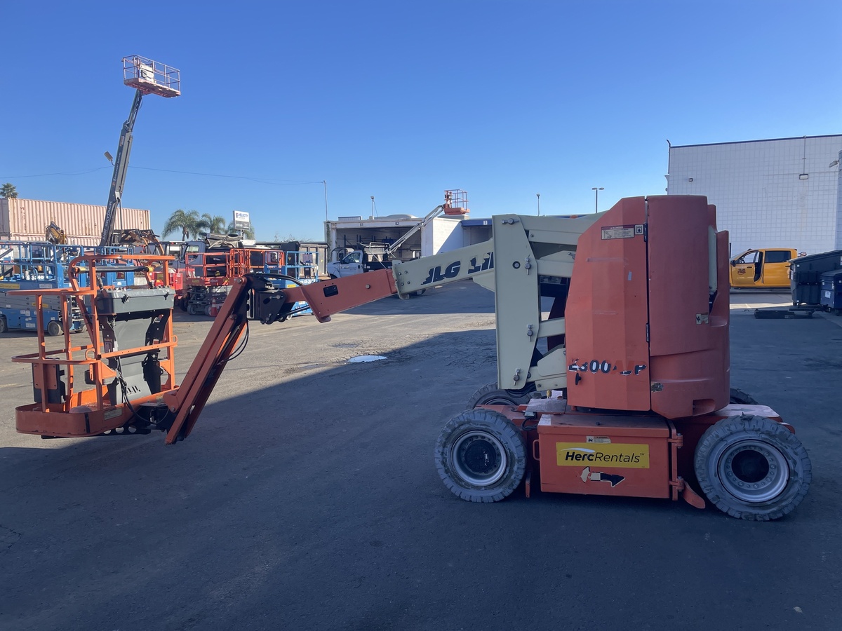 2016 JLG E300AJP-5