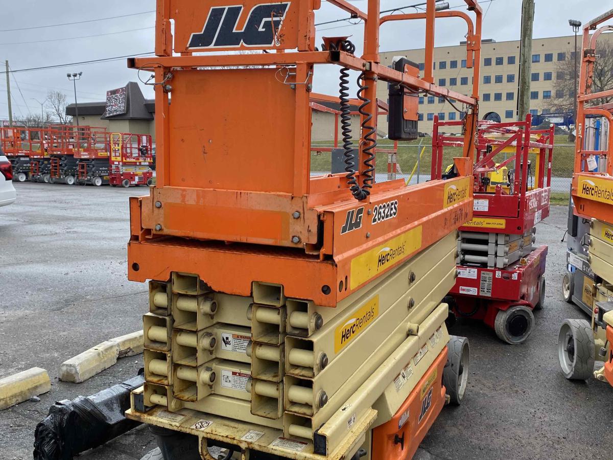 2017 JLG 2632ES