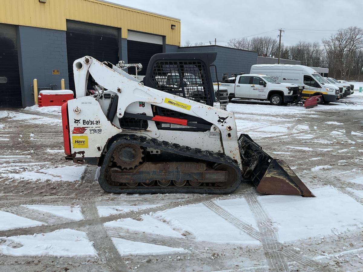 2018 Bobcat T740