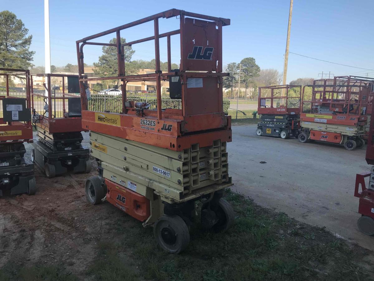 2017 JLG 2632ES