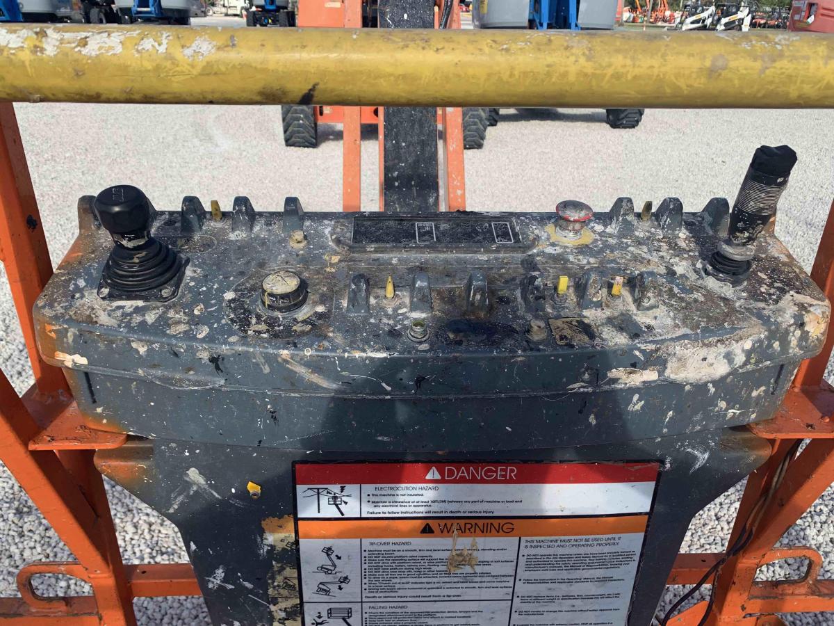 2017 JLG 860SJ