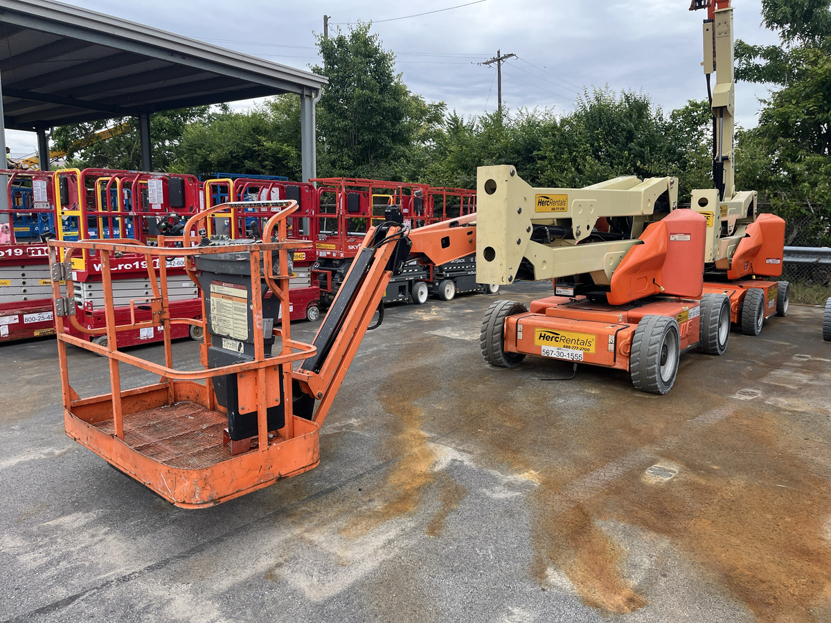 2013 JLG E450AJ-4