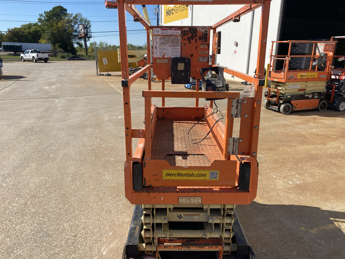 2019 JLG 1932R-3