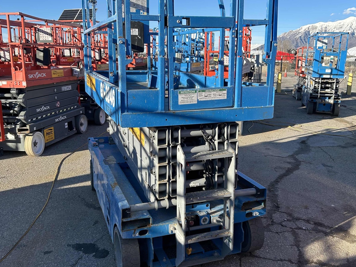 2018 Genie GS-3246-4