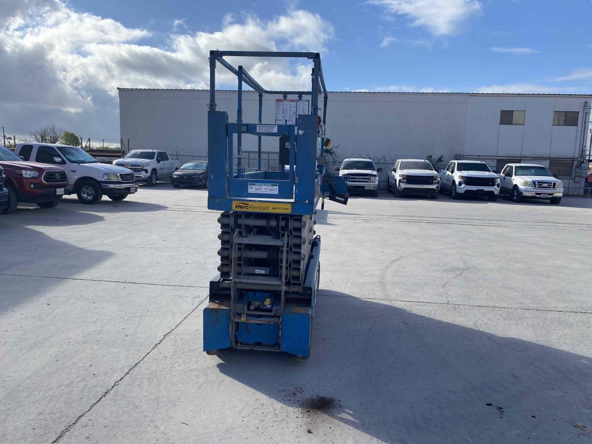 2017 Genie GS-3232