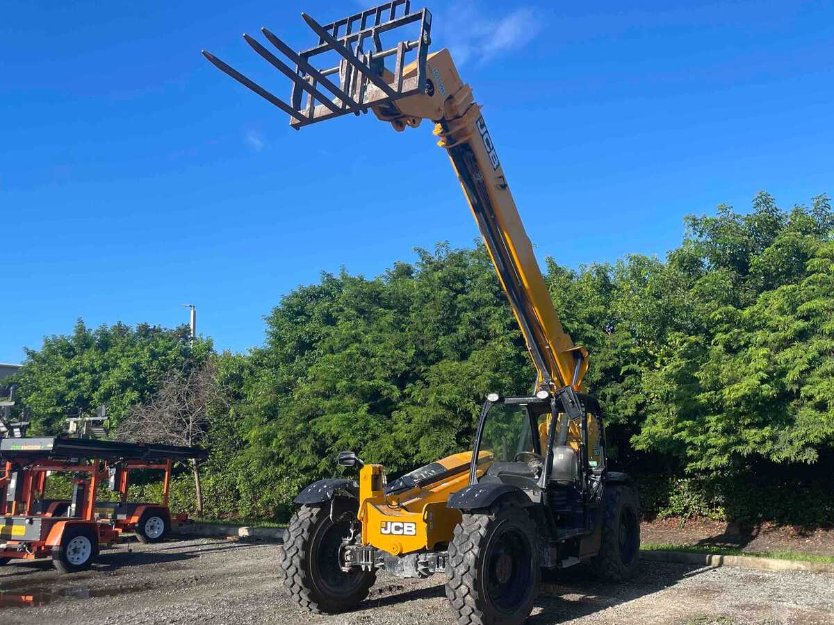 2022 JCB 507-42-1
