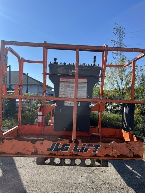 2017 JLG E450AJ-5