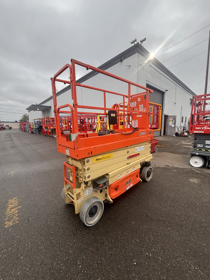2017 JLG 2632ES-7