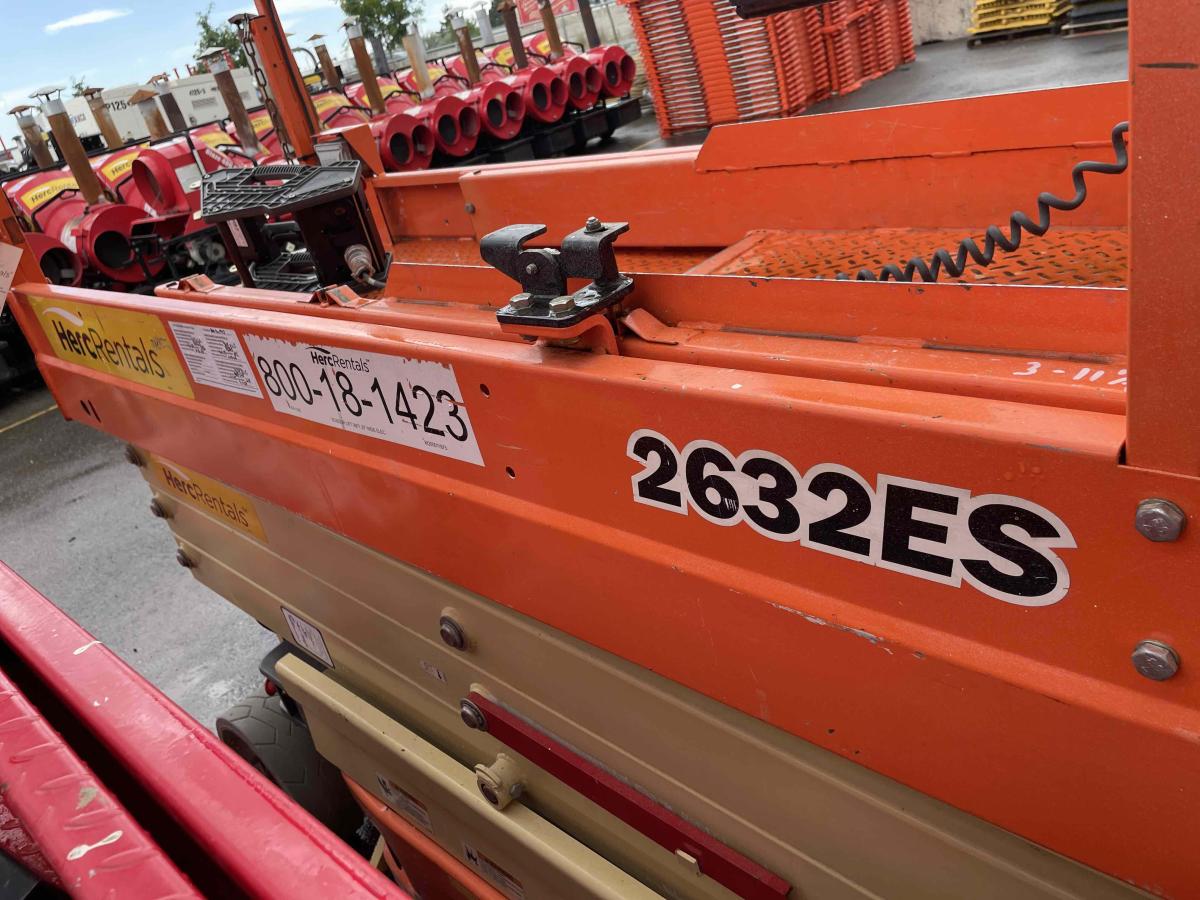 2017 JLG 2632ES