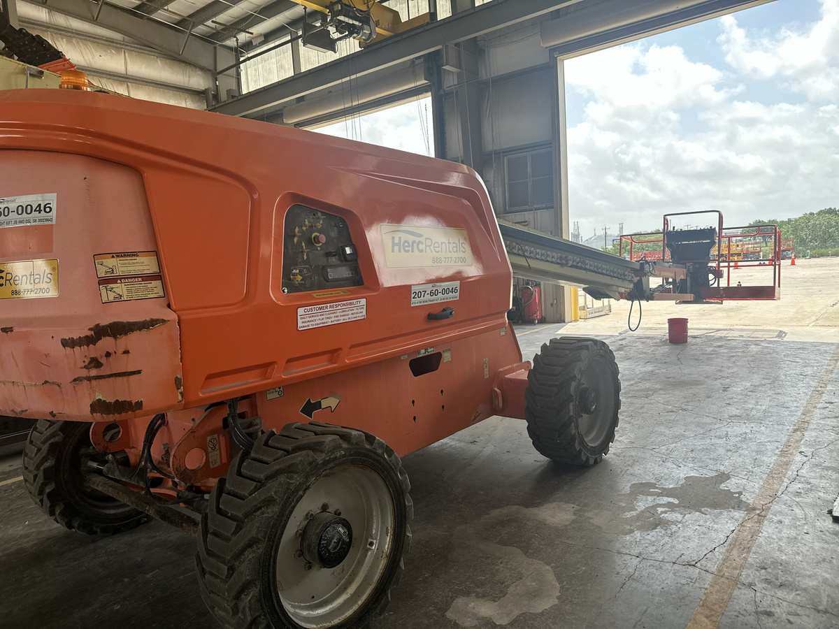 2018 JLG 660SJ