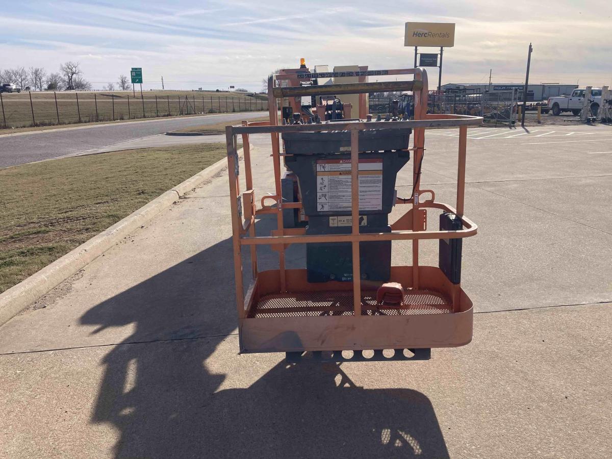 2017 JLG E300AJP