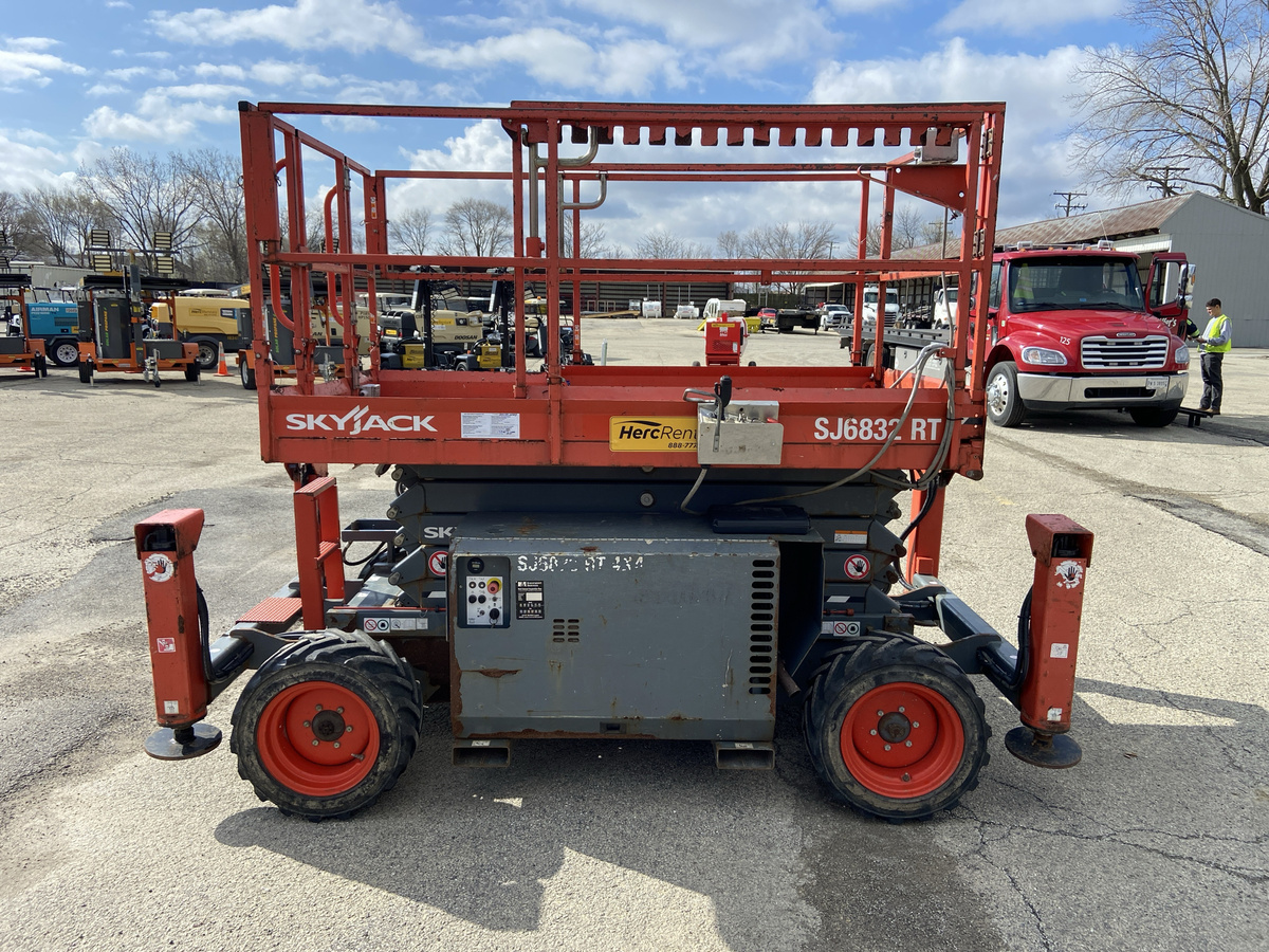 2019 Skyjack SJ-6832RT-2