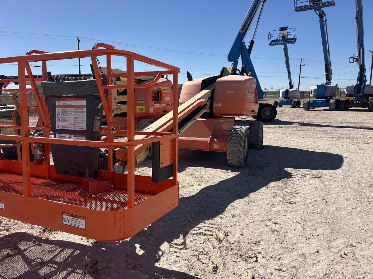 2017 JLG 400S-3