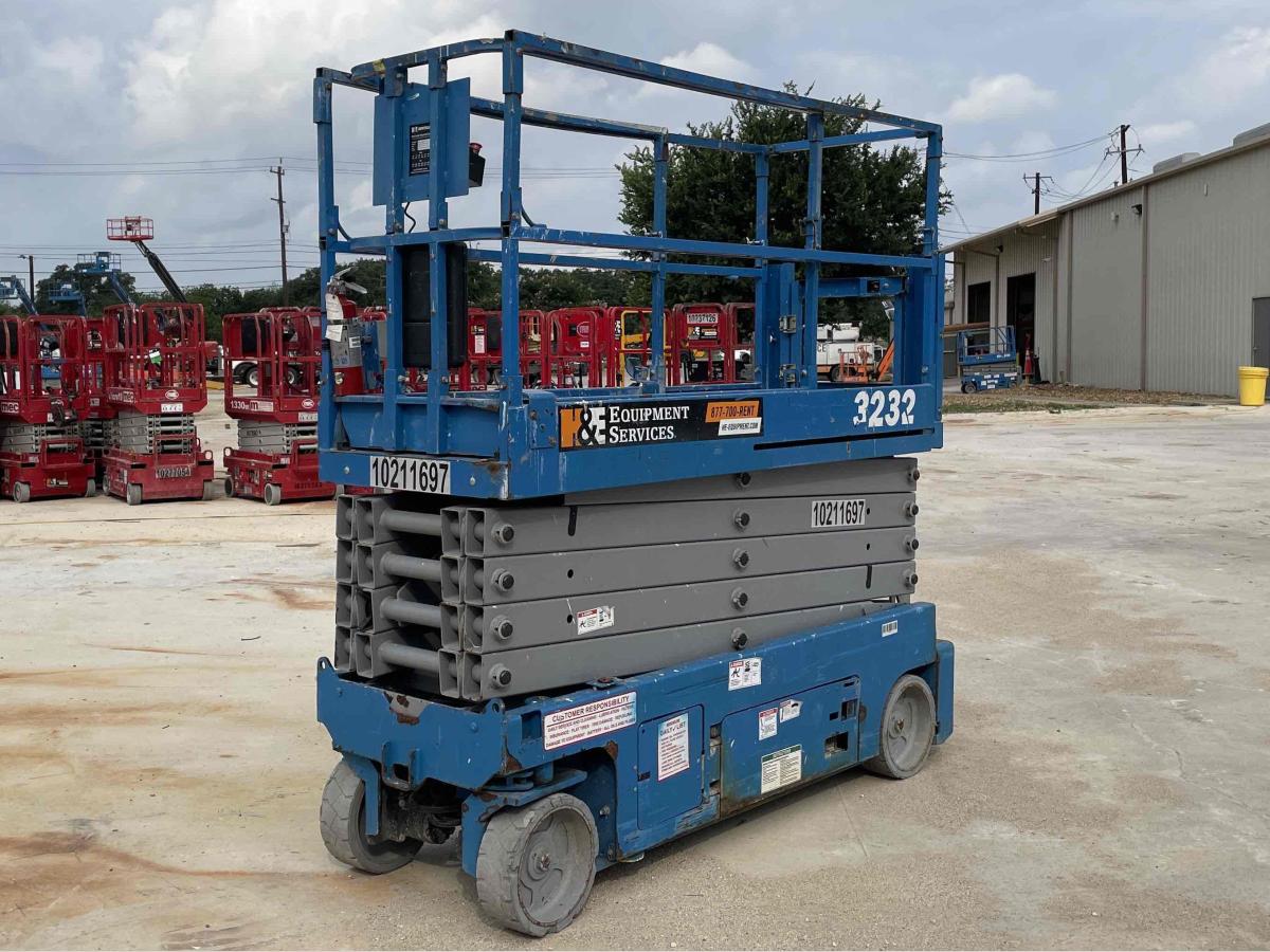 2017 Genie GS-3232