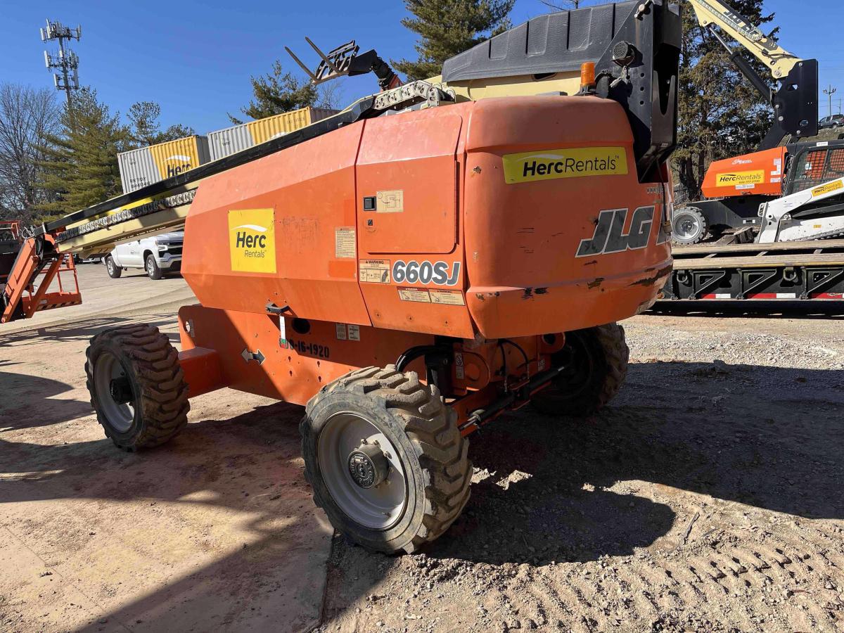 2017 JLG 660SJ