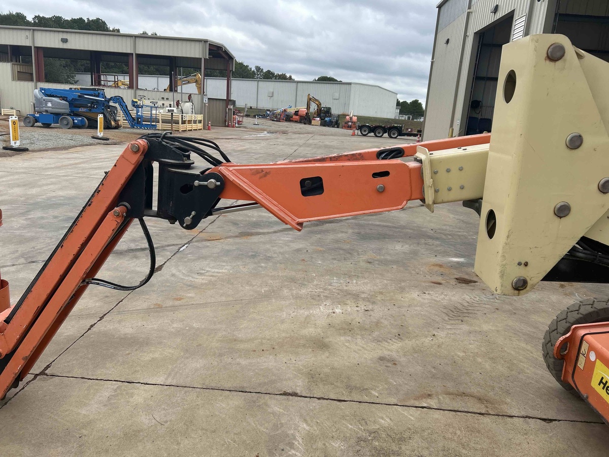 2017 JLG E400AJPN-8