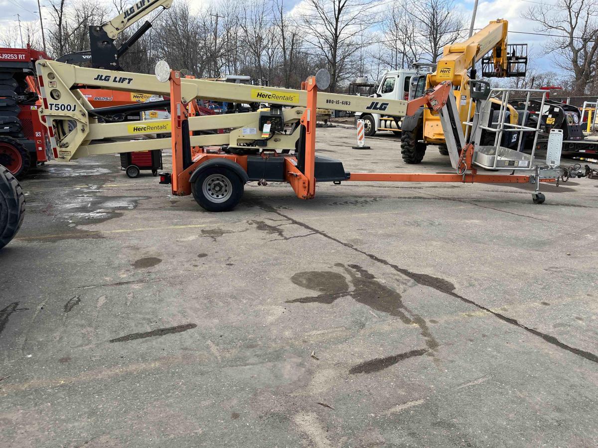 2017 JLG T500J