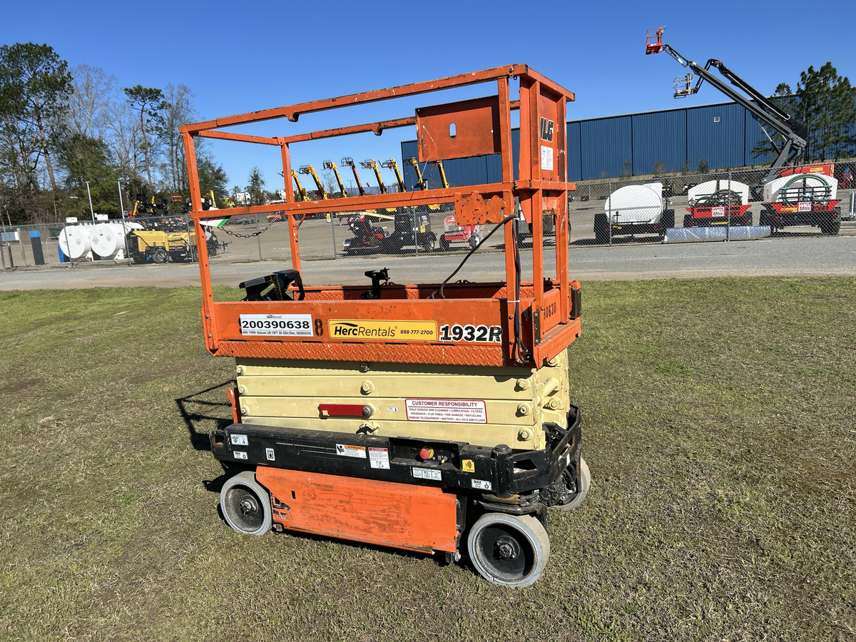 2019 JLG 1932R-3