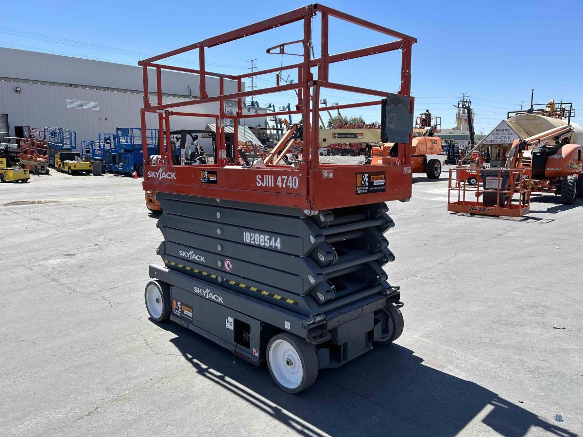 2017 Skyjack SJ4740
