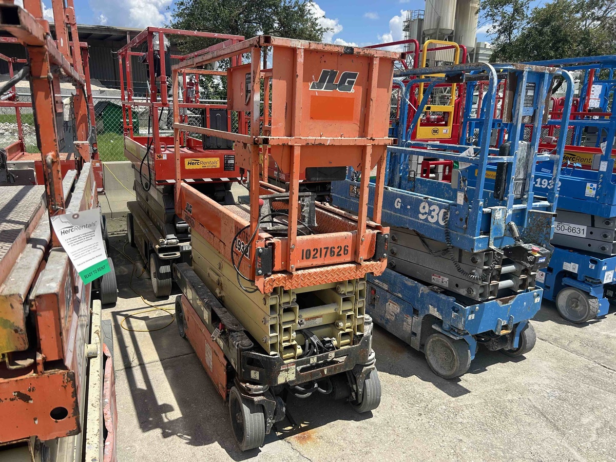 2017 JLG 1932R-5
