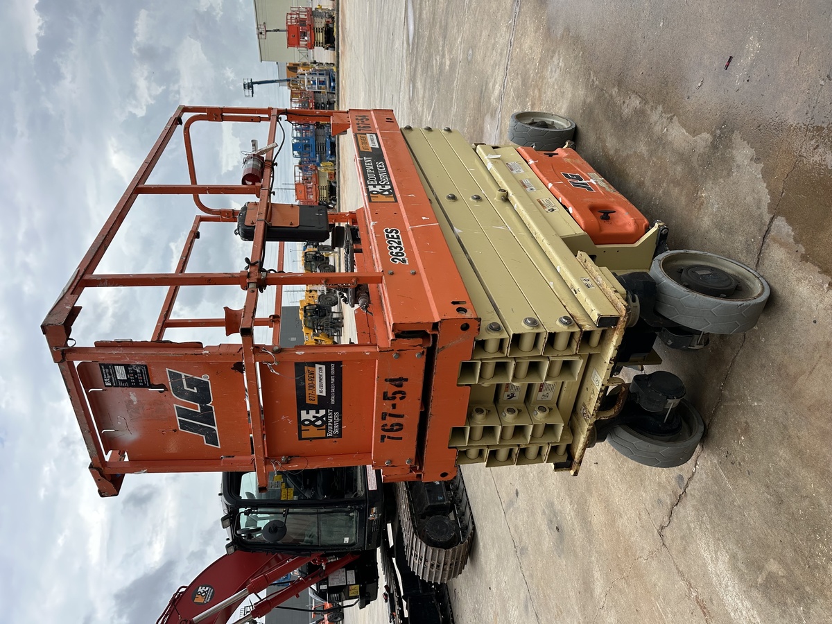 2017 JLG 2632ES