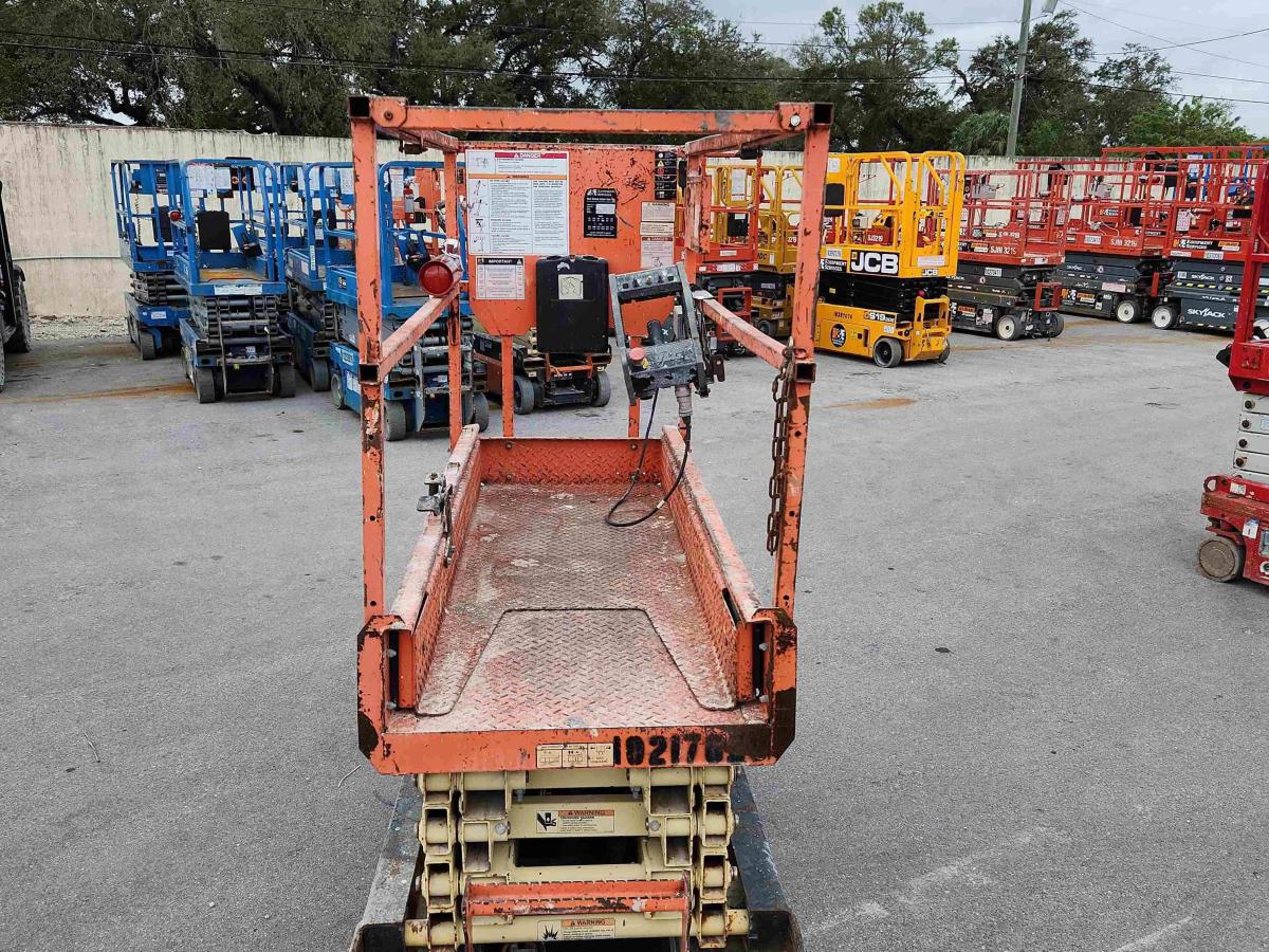 2017 JLG 1932R