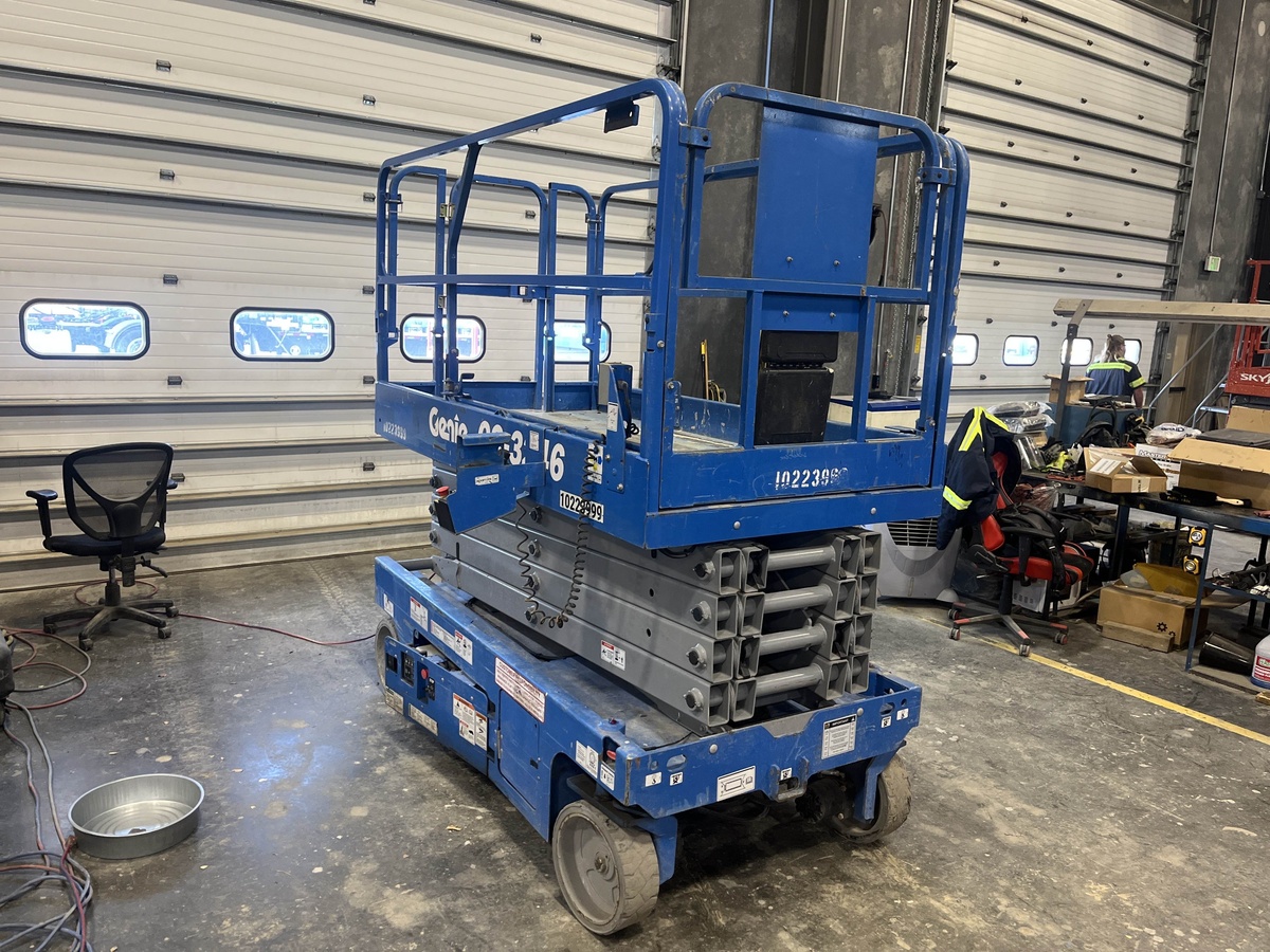 2017 Genie GS-3246-2