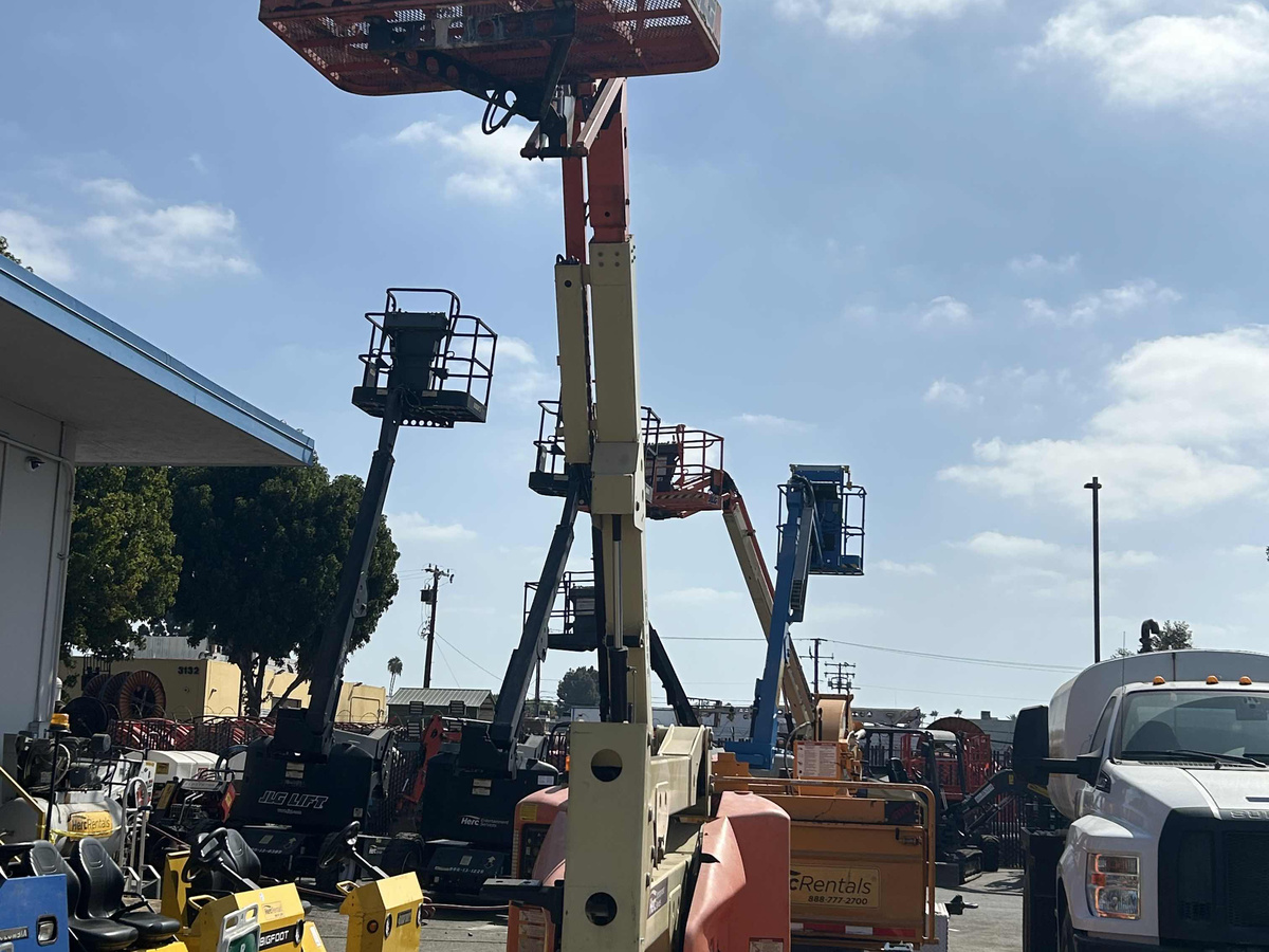 2018 JLG E450AJ