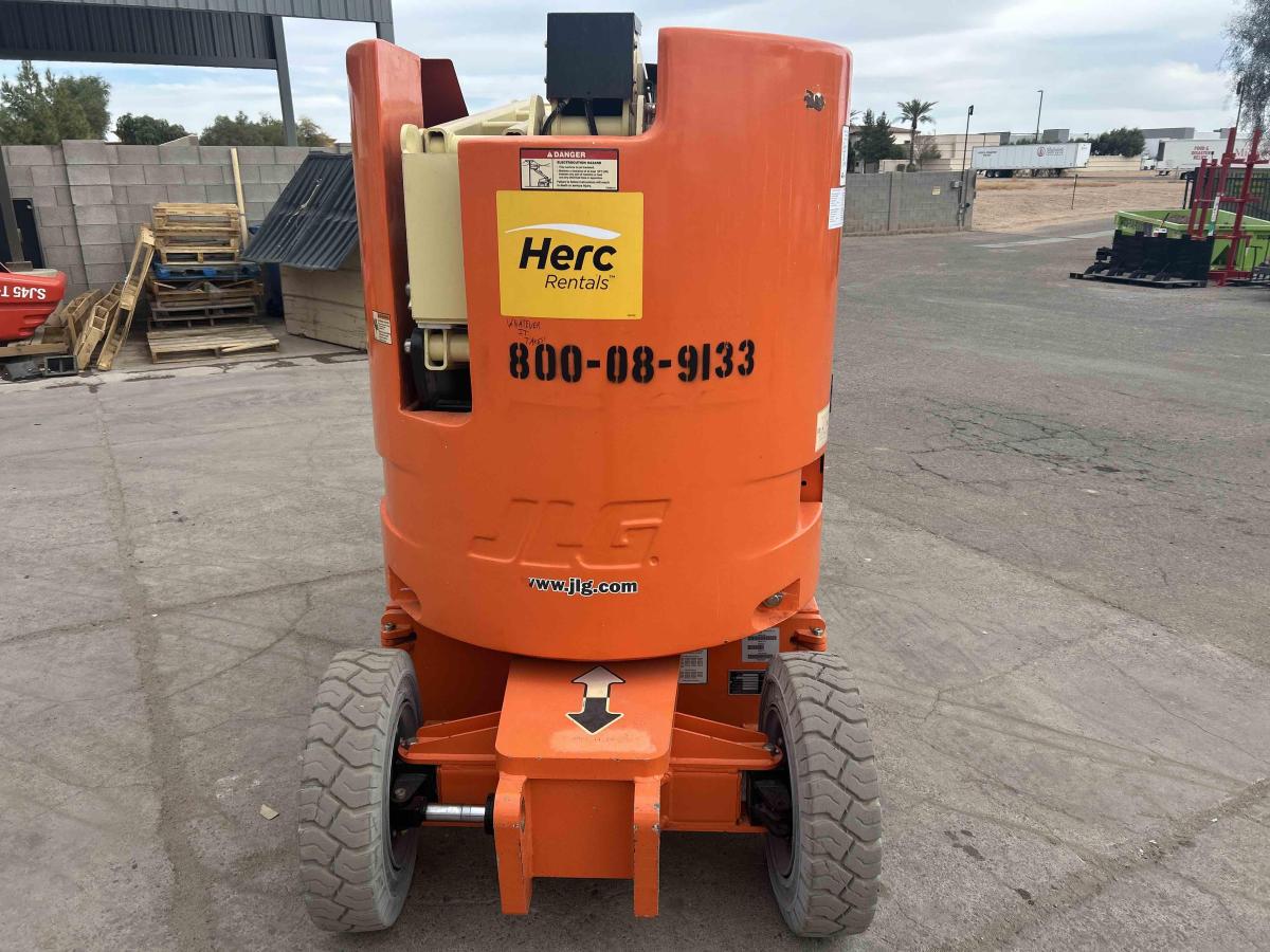 2016 JLG E300AJP