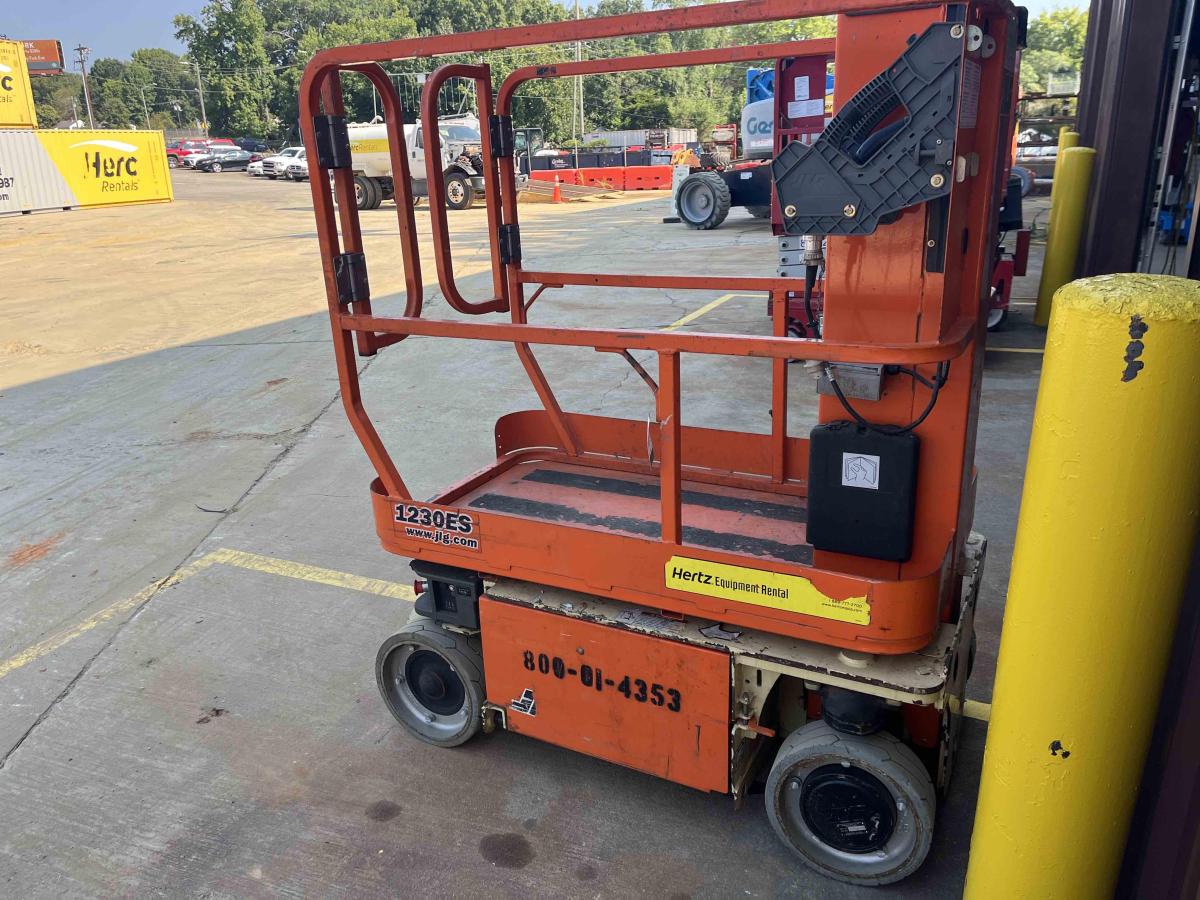 2014 JLG 1230ES