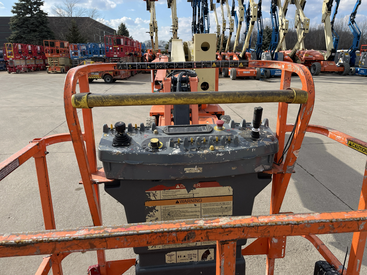 2017 JLG E400AJPN-5