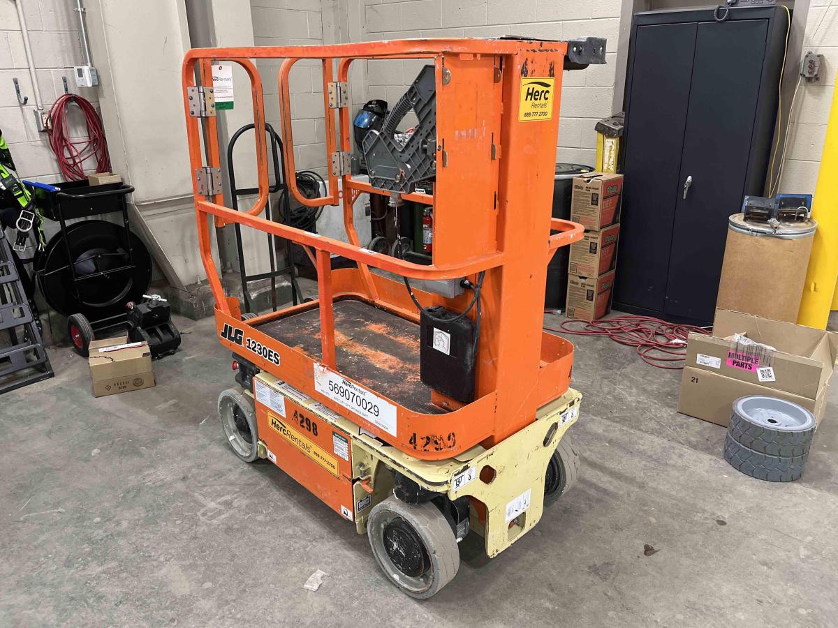 2014 JLG 1230ES