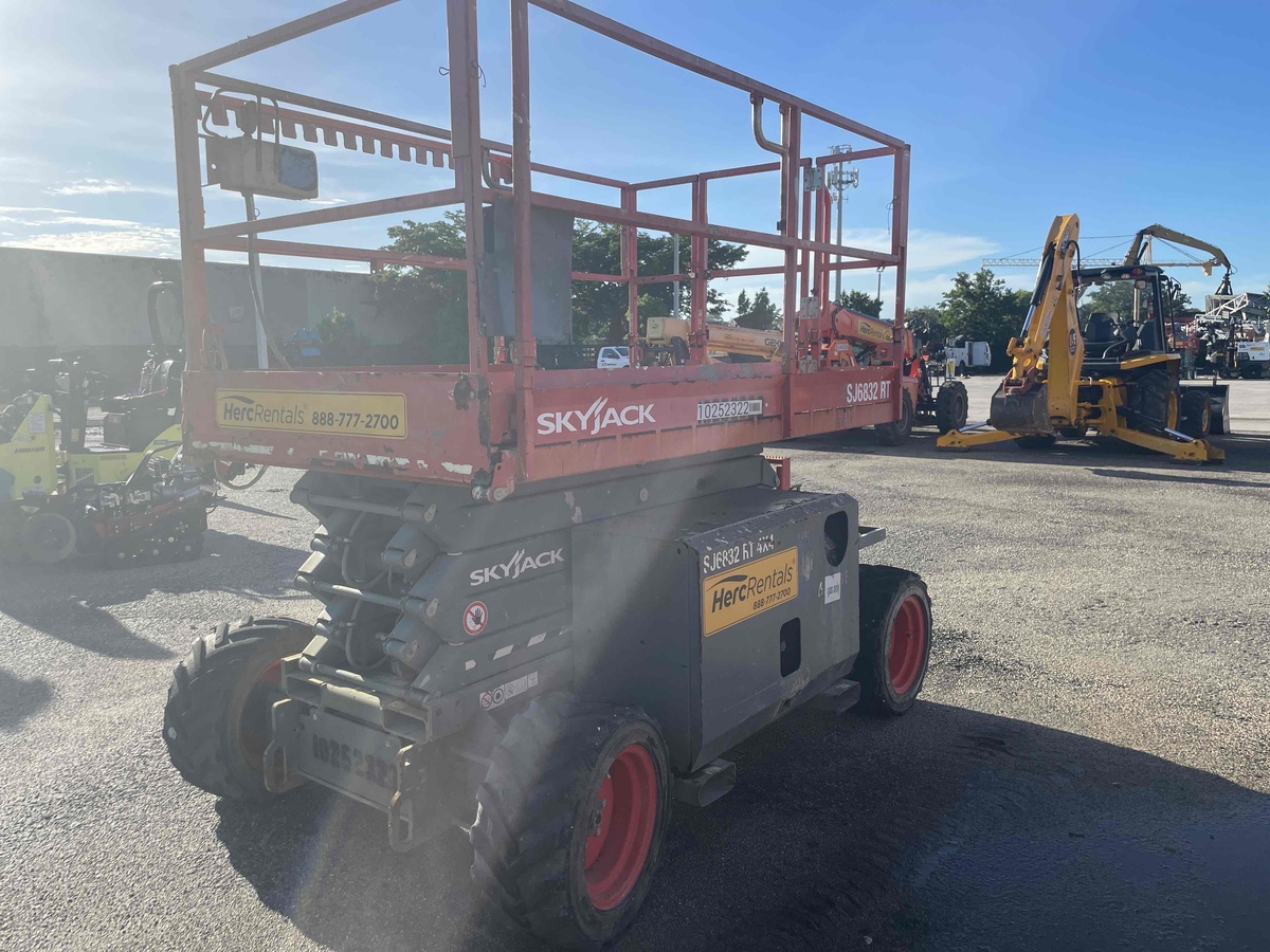 2018 Skyjack SJ-6832RT-5