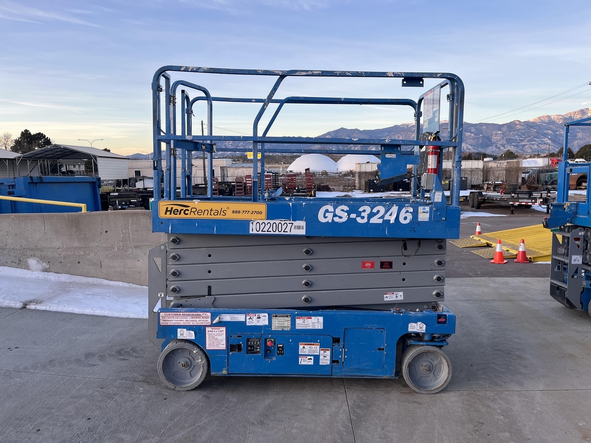2017 Genie GS-3246