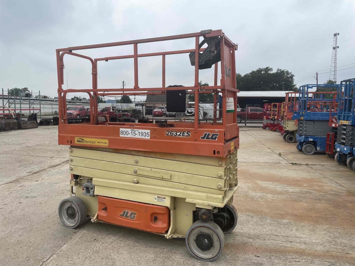 2017 JLG 2632ES