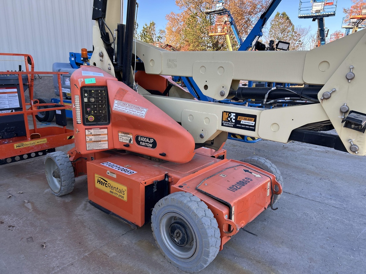 2017 JLG E400AJPN-13