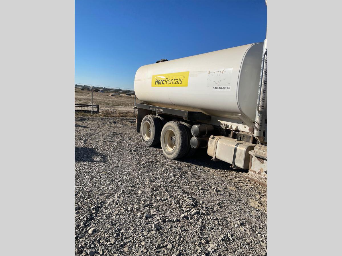 2017 Freightliner M2106