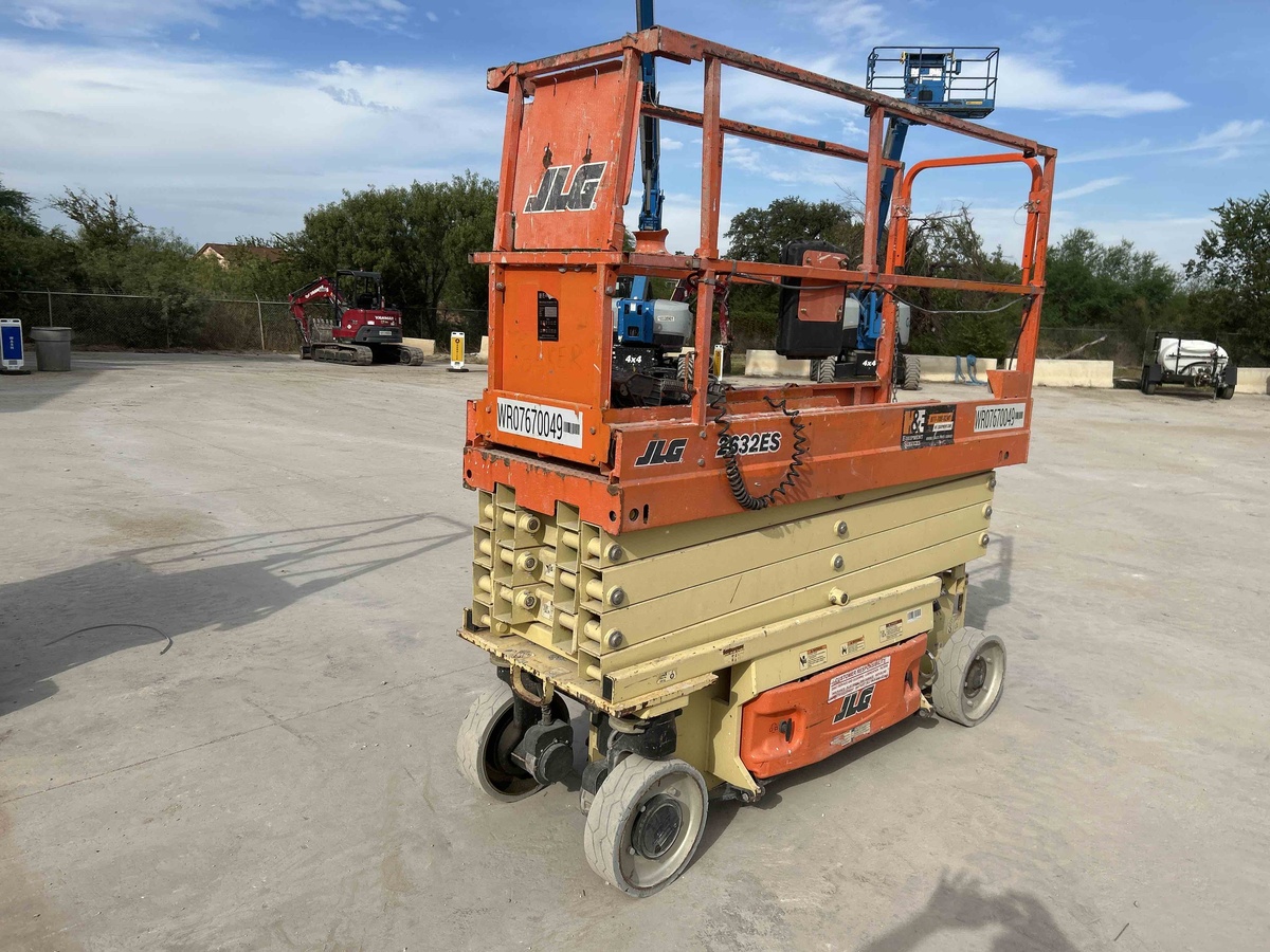 2017 JLG 2632ES