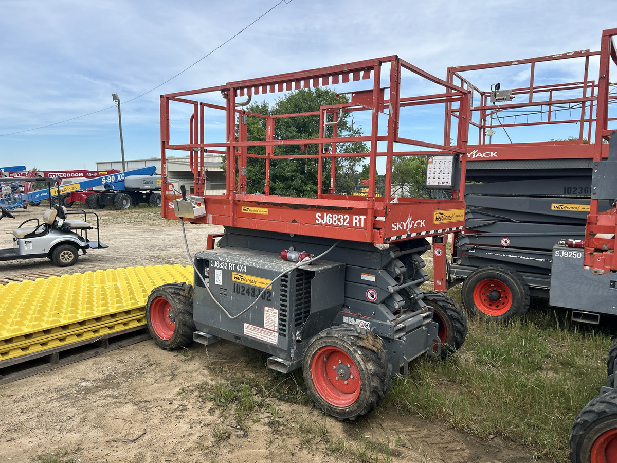 2018 Skyjack SJ-6832RT-4