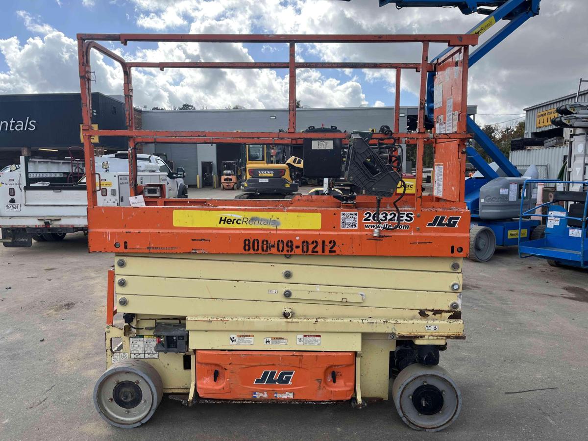 2016 JLG 2632ES