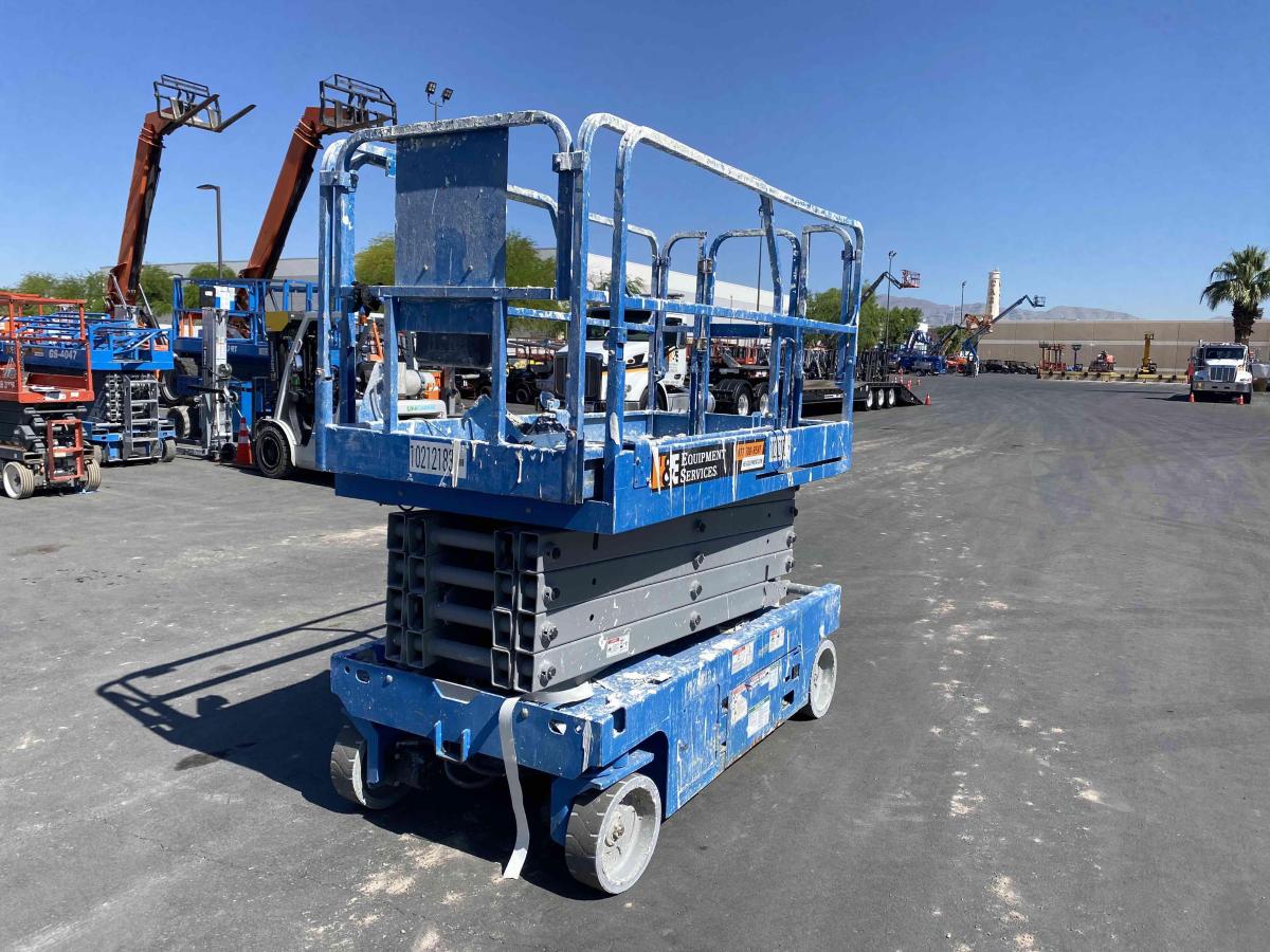 2017 Genie GS-3246